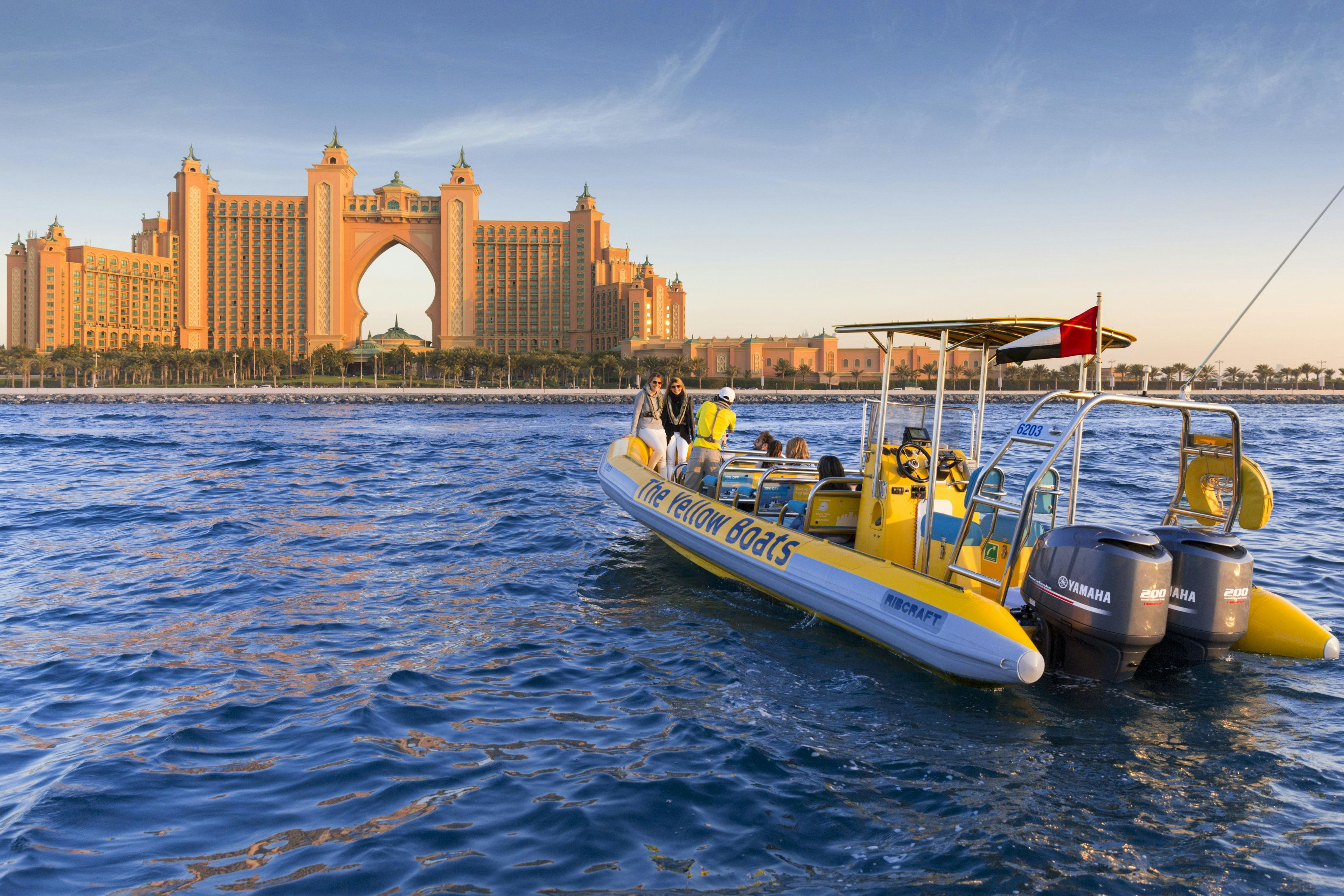 Imagen del tour: Paseo en barco de 75 minutos por Dubai por Atlantis, Dubai Marina, Palm Jumeirah