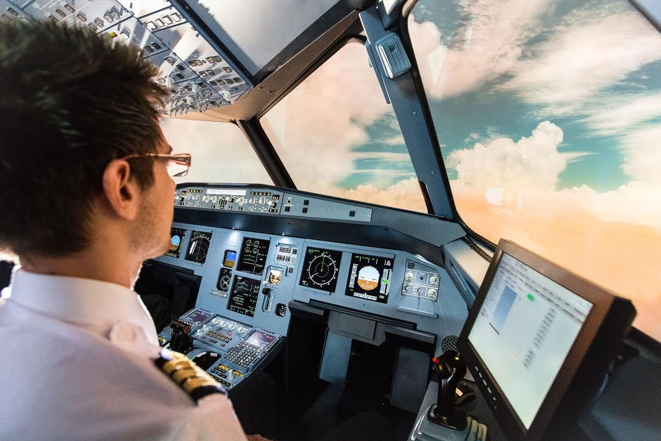 Imagen del tour: Sesión de simulador de vuelo de avión en Lille