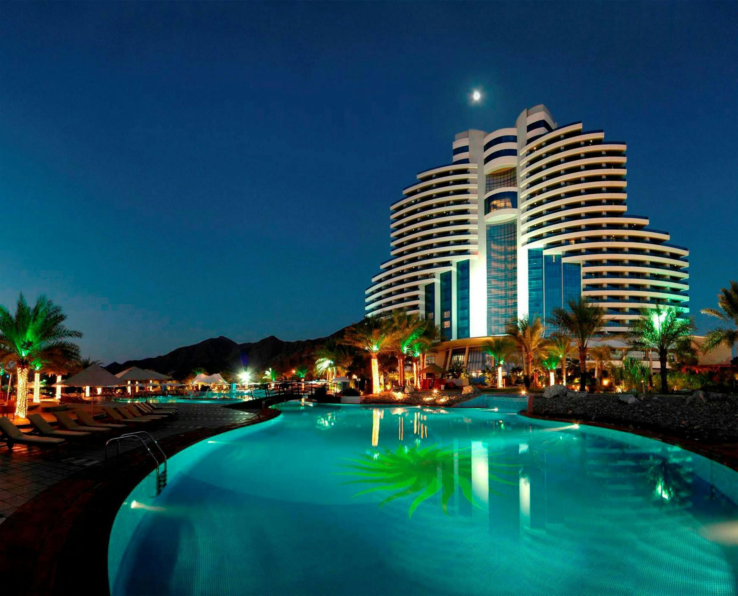 Imagen del tour: Daycation en Le Meridien Al Aqah Beach Resort con acceso a la playa y a la piscina