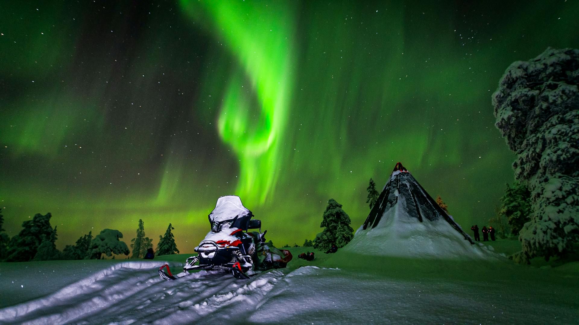 Imagen del tour: Caza de auroras boreales en moto de nieve en Saariselka