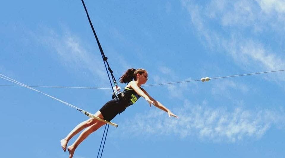 Imagen del tour: Clase de trapecio volador en el condado de Orange