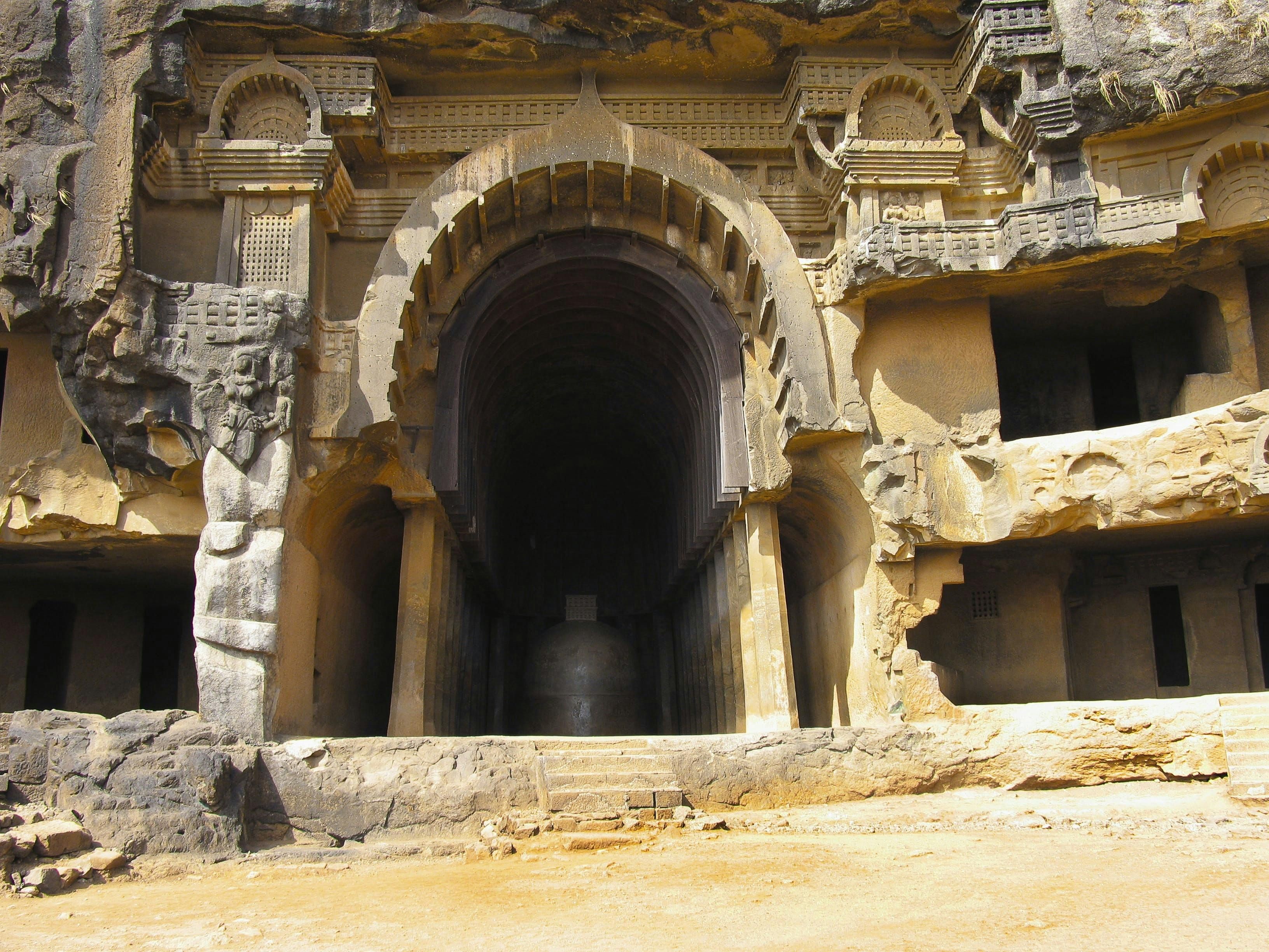 Imagen del tour: Tour privado de día completo de las cuevas de Karla y Bhaja desde Pune