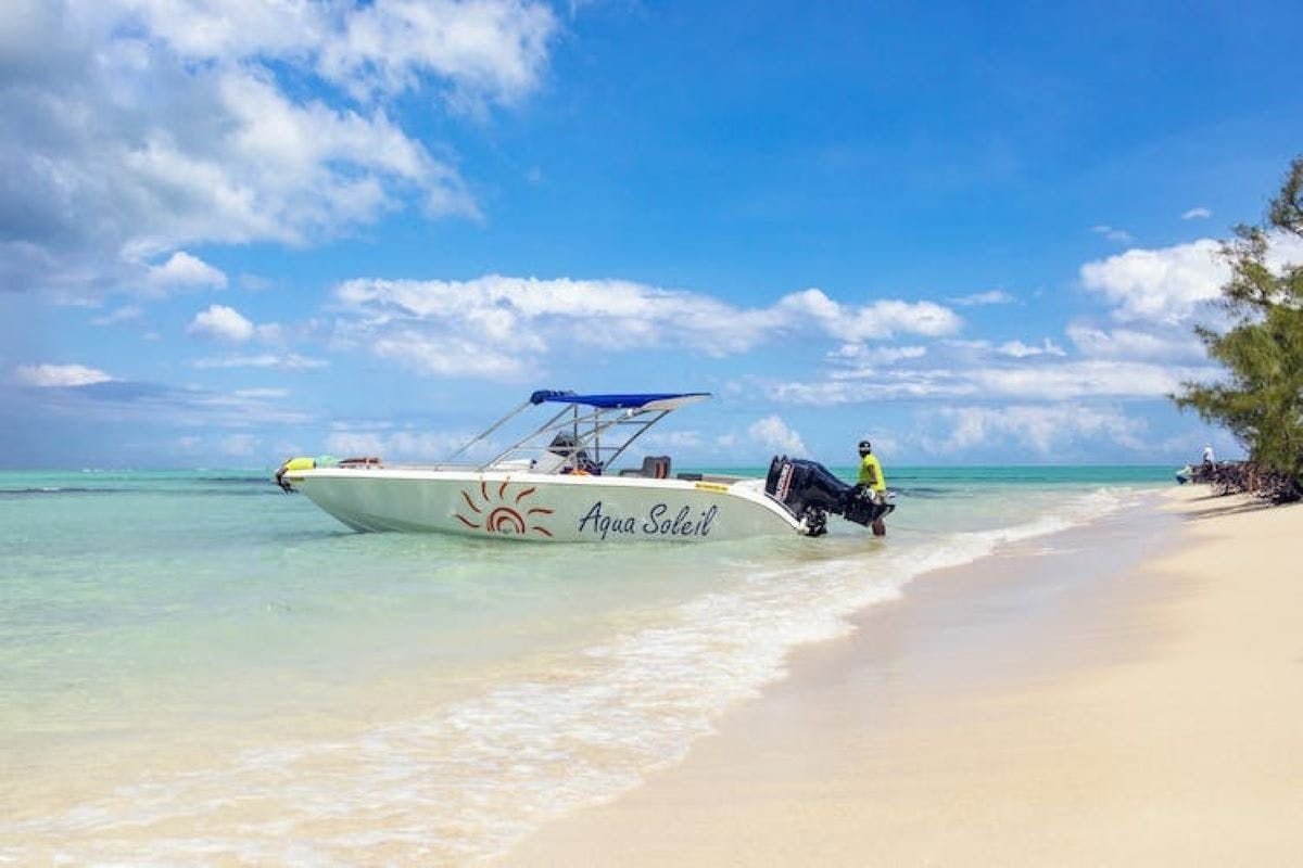 Imagen del tour: Recorrido en lancha rápida por las cinco islas de Mauricio