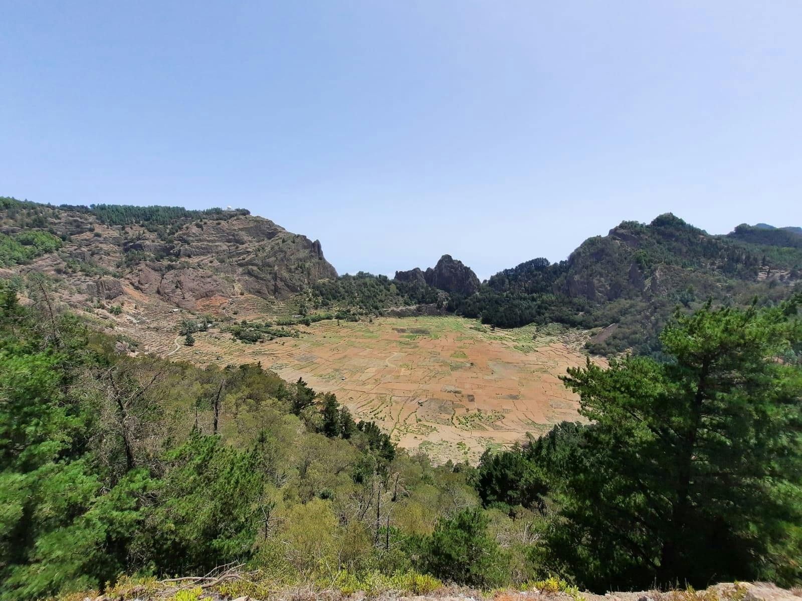 Imagen del tour: Caminata guiada desde el cráter del volcán Cova hasta el Valle Verde de Paul en Santo Antão