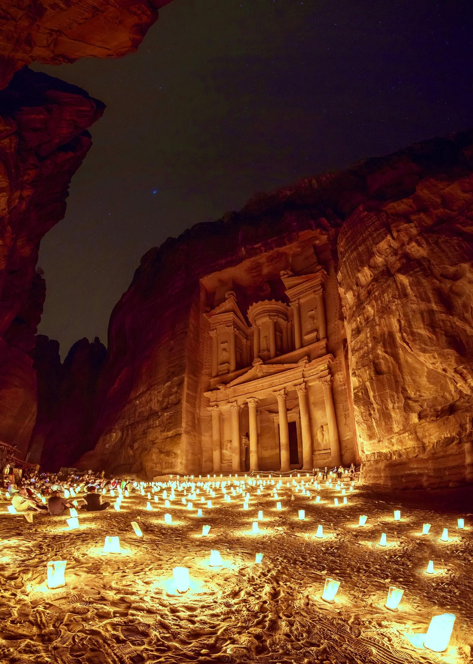 Imagen del tour: Petra tour privado de día y noche desde el Mar Muerto
