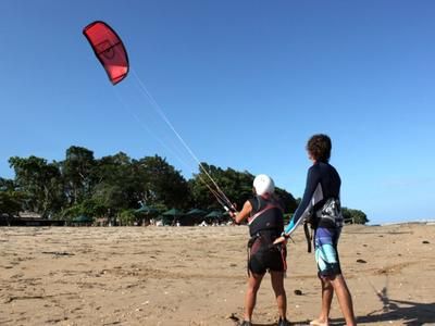 Imagen del tour: Clase de kitesurf para principiantes en Legian