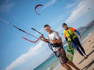 Imagen del tour: Clases semiprivadas de kitesurf en la Playa de los Lances