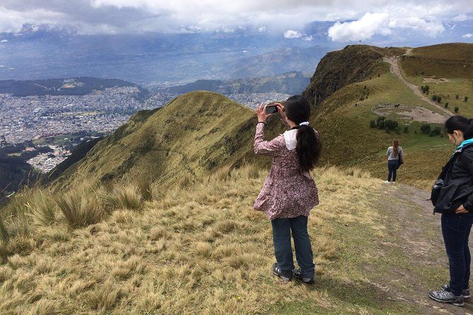 Imagen del tour: Recorrido por la ciudad de Quito, con teleférico y paseo a caballo por el volcán Pichincha