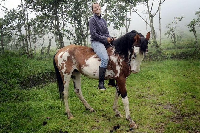 Imagen del tour: Tour privado Mitad del Mundo y cabalgata de 3 horas dentro del cráter Pululahua