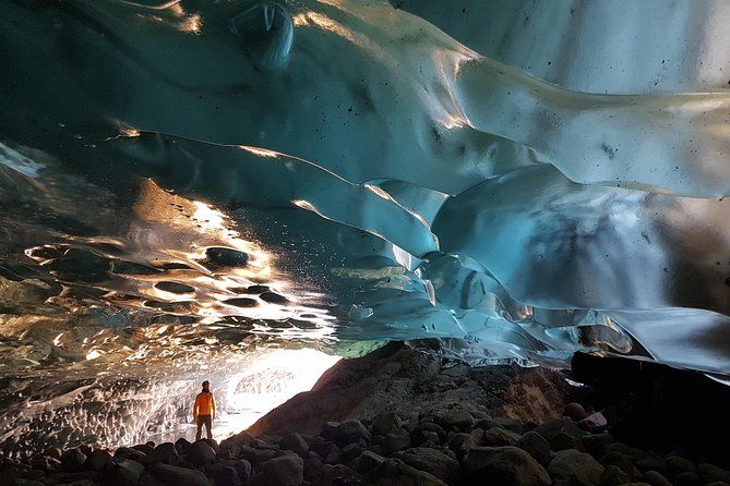 Imagen del tour: Aventura en la Cueva de Hielo Azul