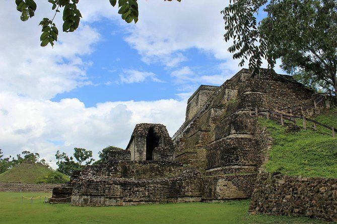 Imagen del tour: Tubería de cuevas y ruinas mayas de Altun Ha desde la ciudad de Belice con almuerzo