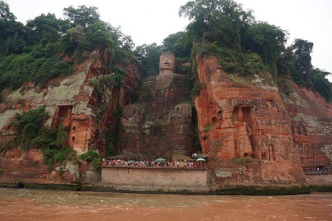 Imagen del tour: Excursión de 1 día a la base de Panda de Chengdu y al grupo de Buda gigante de Leshan