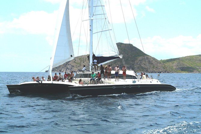 Imagen del tour: Crucero de fiesta en catamarán a Nevis desde San Cristóbal con traslado desde Frigate Bay