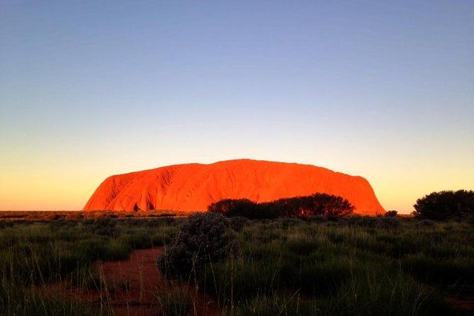Imagen del tour: Tour de observación del atardecer en grupos pequeños de Uluru