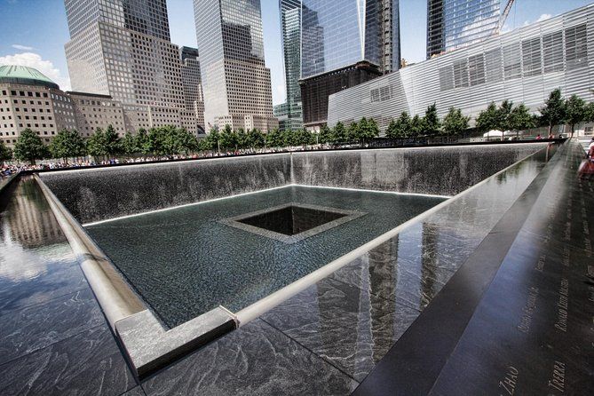 Imagen del tour: Recorrido por la Zona Cero y el monumento conmemorativo del 11-S con entrada opcional Evite las colas al Museo del 11-S