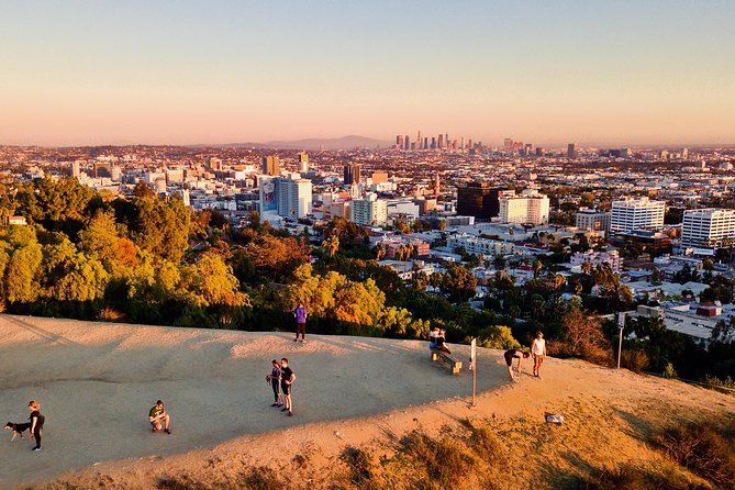 Imagen del tour: Recorrido al atardecer a pie y senderismo por Hollywood con el horizonte de Los Ángeles