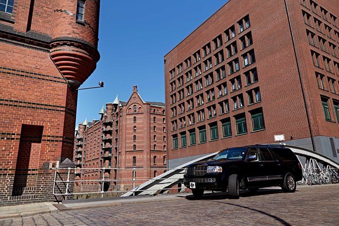 Imagen del tour: Tour privado por la ciudad de Hamburgo en grupo pequeño con un vehículo de lujo