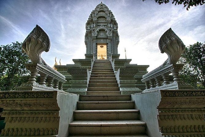 Imagen del tour: Recorrido por la ciudad de Phnom Penh, pagoda de plata, museo del genocidio, campos de exterminio