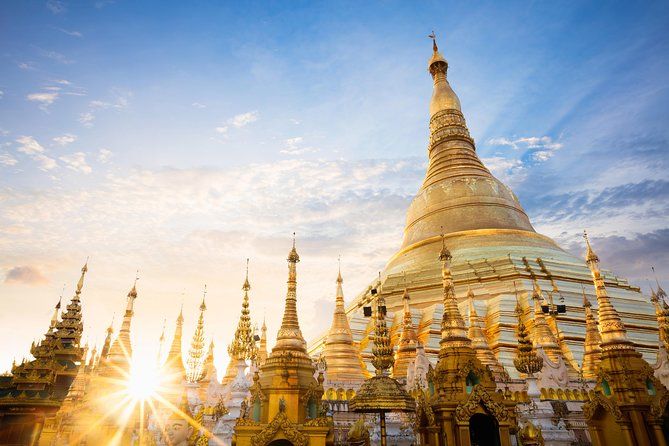 Imagen del tour: La pagoda espiritual de Shwedagon de medio día se une al tour en Yangon