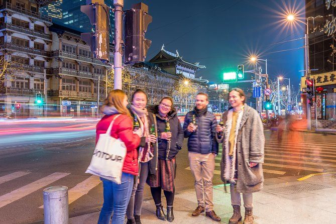 Imagen del tour: Disfrute de una comida como los habitantes locales: recorrido gastronómico nocturno por Shanghái