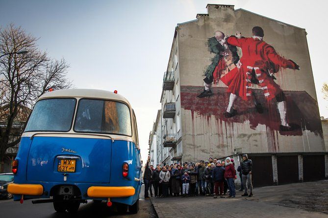 Imagen del tour: Descubre el lado oscuro de Varsovia en el distrito de Praga en Retro Bus