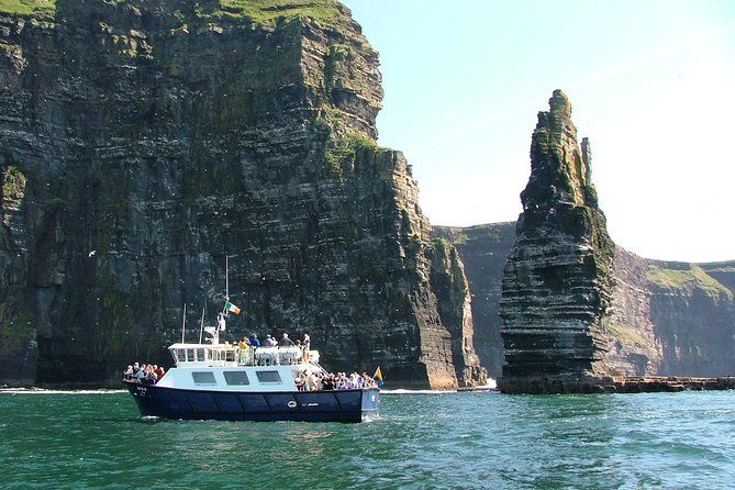 Imagen del tour: Escapada de un día a las islas Aran y los acantilados de Moher desde Galway con crucero por los acantilados de Moher