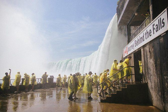 Imagen del tour: Excursión de lujo para gemas pequeñas de Niagara con crucero y viaje detrás de las cataratas