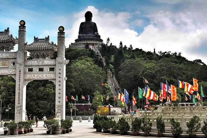 Imagen del tour: Excursión de día completo a la isla de Lantau de Hong Kong en grupo pequeño