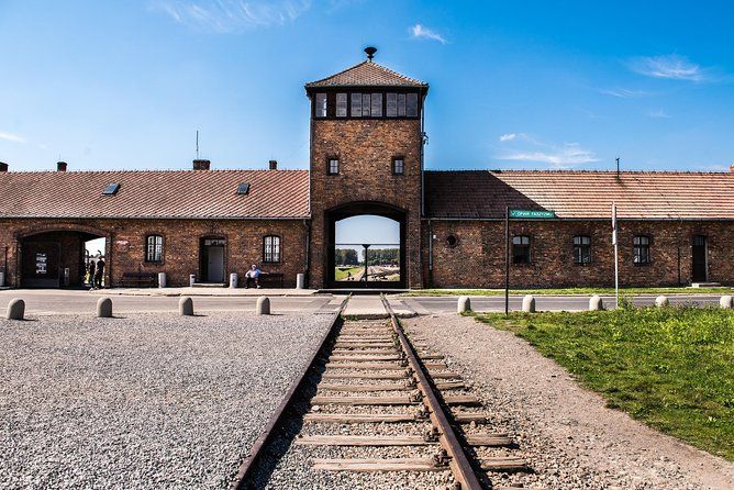 Imagen del tour: Excursión de día completo a Auschwitz-Birkenau y a la mina de sal de Wieliczka desde Cracovia con almuerzo incluido