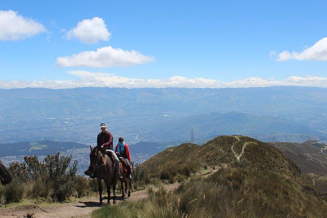 Imagen del tour: Tour privado de medio día en teleférico y a caballo por encima de Quito