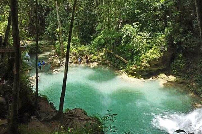 Imagen del tour: Excursión combinada al Blue Hole y las cataratas Konoko desde Falmouth