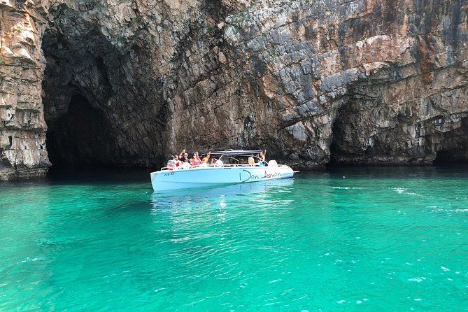 Imagen del tour: Lady of the Rocks y Blue Cave - Kotor Boat Tour
