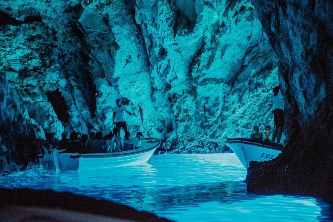 Imagen del tour: Excursión en lancha motora a cinco islas con visita a la Cueva Azul y Hvar