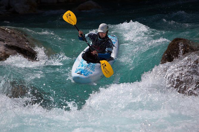 Imagen del tour: Curso de kayak en aguas bravas en el río Soca