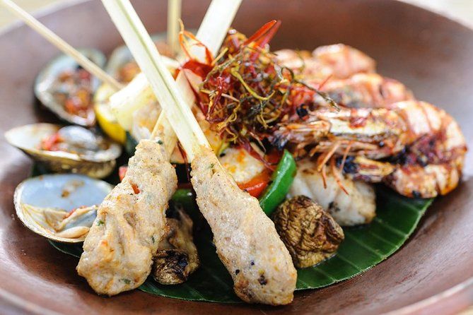 Imagen del tour: Bali Night Street Foodie Tour como un local (comidas incluidas)