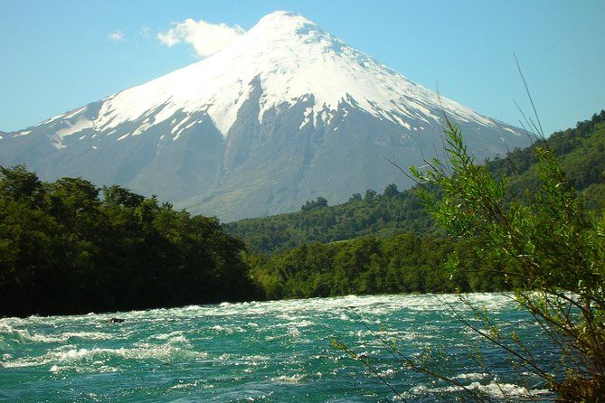 Imagen del tour: Excursión por la costa: Escapada privada de un día al volcán Osorno y Petrohué desde Puerto Montt