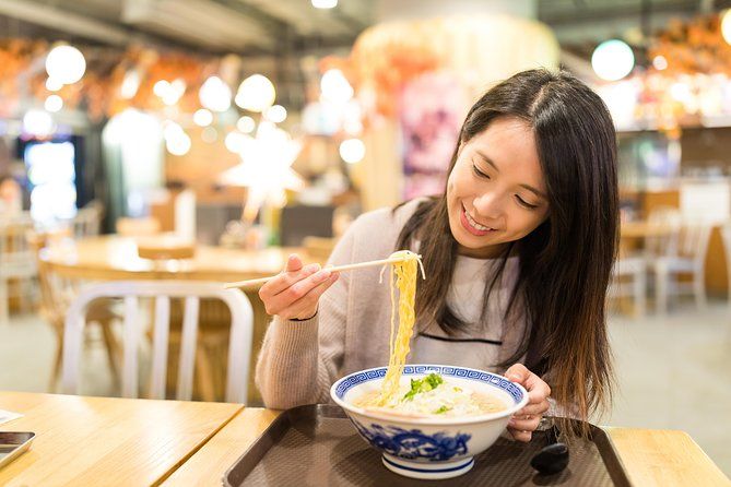 Imagen del tour: Tour gastronómico de ramen de Osaka con un entusiasta local: 100% personalizado y privado
