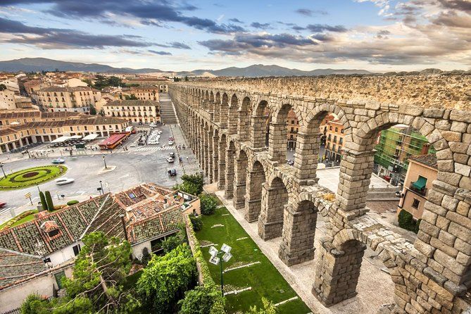 Imagen del tour: Excursión de día Completo a Ávila y Segovia con Entradas y Visita Guiada a 4 Monumentos