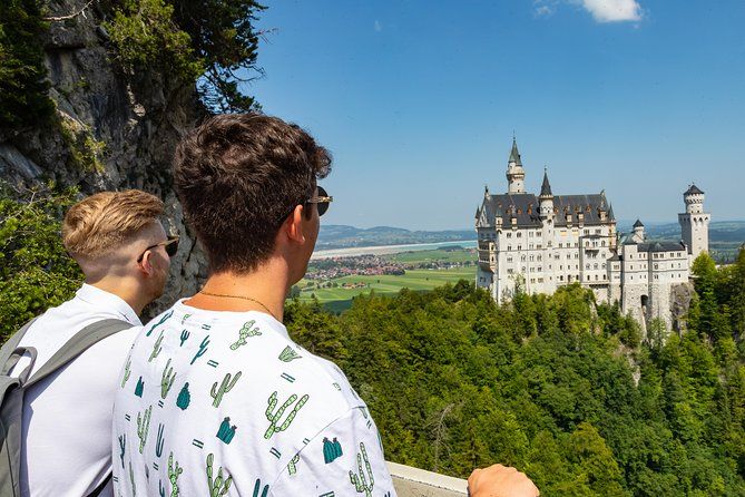 Imagen del tour: Excursión de un día para grupos pequeños en autobús de lujo al castillo de Neuschwanstein y Linderhof desde Múnich