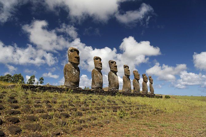 Imagen del tour: Visita arqueológica a los moáis de la Isla de Pascua: Ahu Akivi, Ahu Vinapu y Puna Pau