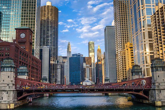 Imagen del tour: Tour por la arquitectura del río Chicago con opción de mejora en embarcación pequeña
