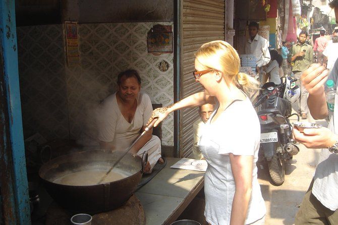 Imagen del tour: Old Delhi Food, Heritage & Cultural Walk con paseo en rickshaw a Masterji Kee Haveli