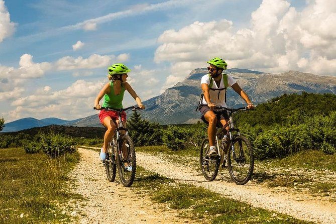 Imagen del tour: Tour privado en bicicleta: descubra la isla de Solta dentro y fuera de la carretera desde Split