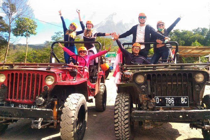 Imagen del tour: Tour Privado: Tour de Lava de Día Completo en Jeep en el Volcán Merapi incluyendo Borobudur Sunrise Pawon Mendut y Templos Prambanan Tour
