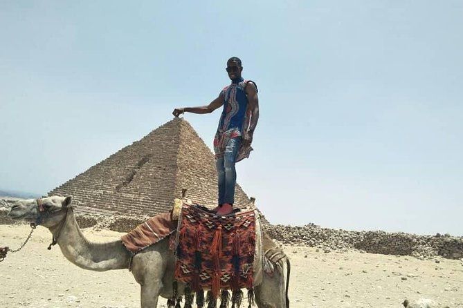 Imagen del tour: Visita a las pirámides de Giza, la Esfinge y el Museo Egipcio con camello y almuerzo