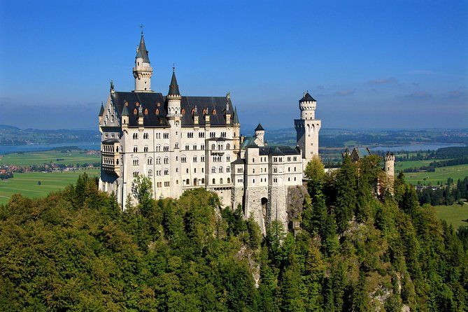 Imagen del tour: Excursión de un día al castillo de Neuschwanstein y al palacio Linderhof desde Múnich