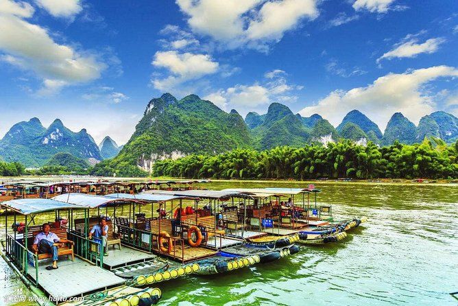 Imagen del tour: Crucero en barco de bambú por el río Li y excursión privada de un día a la aldea de Yangshuo