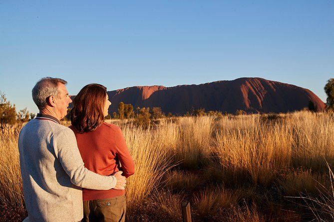 Imagen del tour: Excursión de medio día a Uluru Sunrise (Ayers Rock) y Kata Tjuta