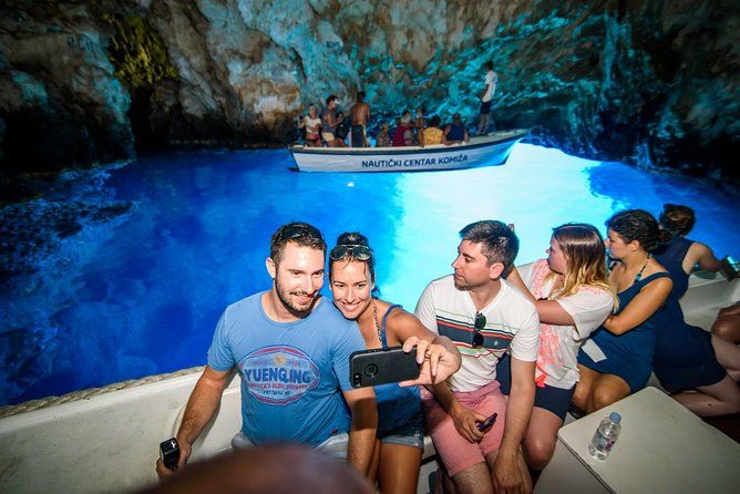 Imagen del tour: Visita a la isla de Hvar y la Cueva Azul desde Split o Trogir