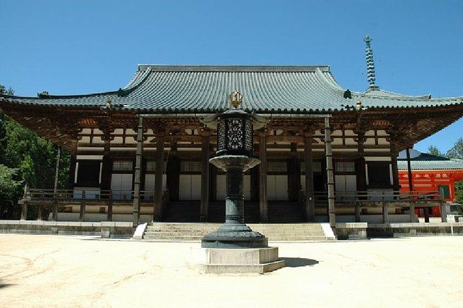 Imagen del tour: Mt Koya Tour con alojamiento en Fukuchi-in Temple by Rail desde Osaka